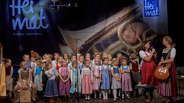 Bühne frei beim Huraxdax: Kinderchor Feldkirchen-Westerham | Bild: BR/Thomas Merk