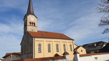 Katholische Pfarrkirche St. Maximilian in Grabenstätt | Bild: Sepp Austermayer