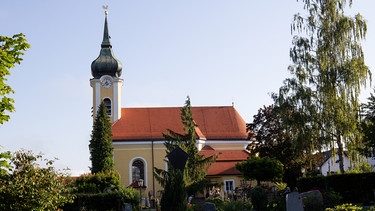 Katholische Pfarrkirche St. Michael in Seehausen am Staffelsee in Oberbayern  | Bild: Michael Guglhör