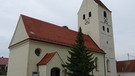 Katholische Pfarrkirche Mariä Himmelfahrt in Unterschweinbach in Oberbayern | Bild: Ralf Müller