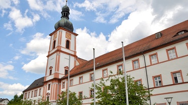 Katholische Pfarrkirche St. Johannes der Evangelist in Michelfeld in der Oberpfalz
| Bild: Luitpold Dietl