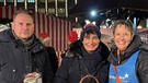 Die Moderatoren der BR Schlager-Showbühne Markus Wagner (l.) und André Sultan-Sade mit Beate Merz von den Sternstunden. | Bild: BR