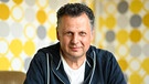 Gerhard Wittmann, Schauspieler, aufgenommen bei einem Fototermin vor der Filmvorführung "Weißbier im Blut" im Kino-Open-Air "Kino Mond & Sterne" im Westpark. | Bild: picture alliance/dpa | Tobias Hase