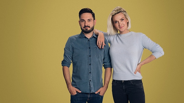 Ariane Alter und Sebastian Meinberg, die Moderatoren von "72h Talkshow-Weltrekord - Das schaffst du nie" | Bild: BR/Fabian Stoffers