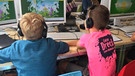 Kinder vor einem Computer. | Bild: SWR