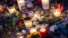 Blumen und Kerzen vor der Münchner Synagoge | Bild: picture-alliance/dpa