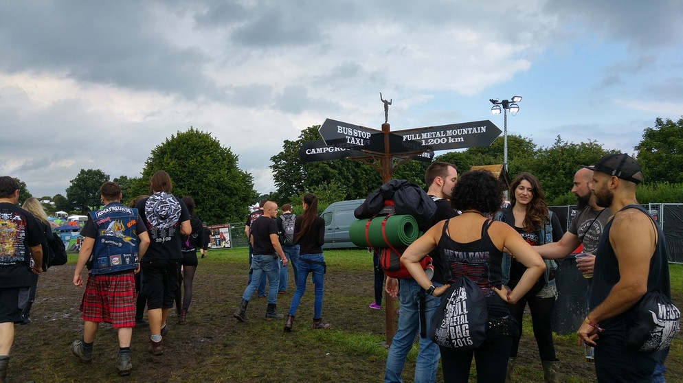 Seelsorger beim Heavy-Metal-Festival in Wacken in Schlesweig-Holstein | Bild: BR/ Mechthild Klein