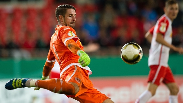 Regensburg-Keeper Philipp Pentke | Bild: picture-alliance/dpa Regensburg-Keeper Philipp Pentke | Bild: picture-alliance/dpa