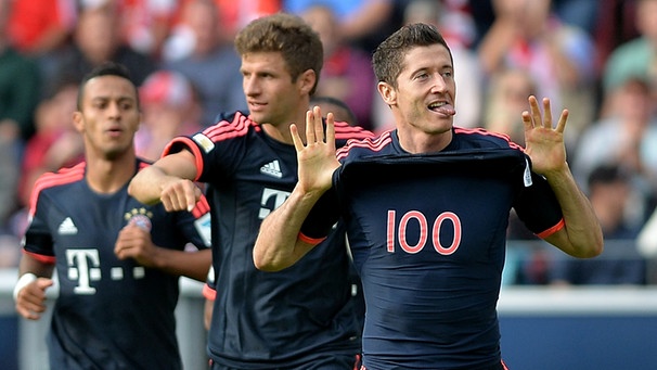 Robert Lewandowski bejubelt sein 100. Bundesligator | Bild: picture-alliance/dpa