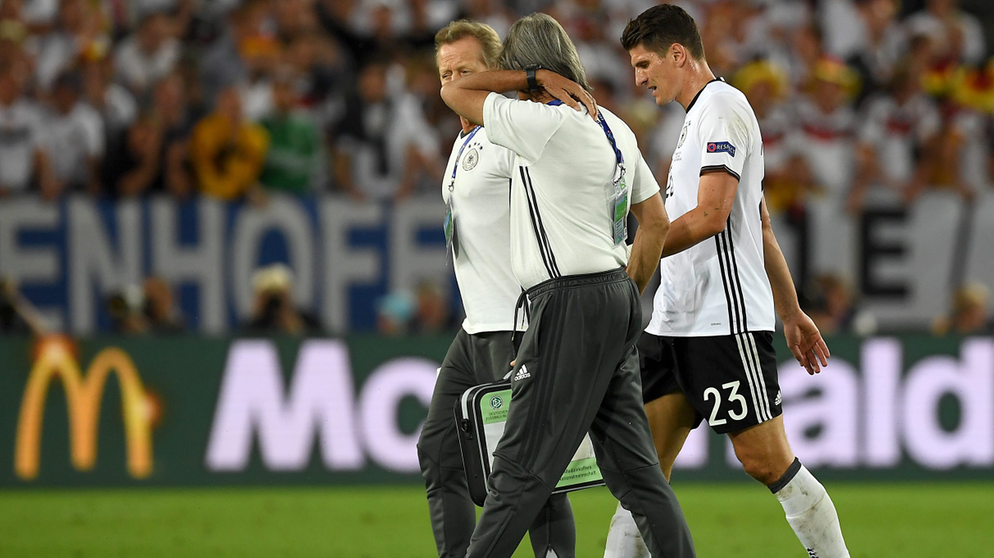 Verletzte Beim Dfb Team Em Aus Für Gomez Und Khedira Schweinsteiger Angeschlagen Sport 6540