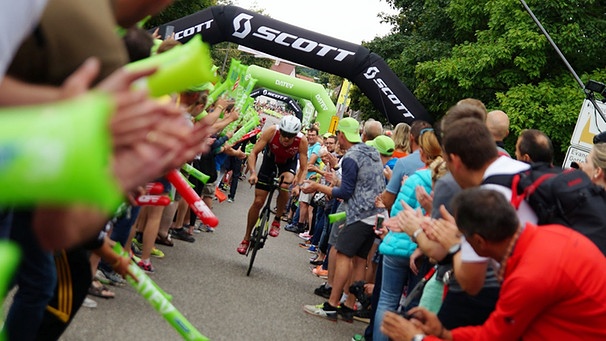 Radfahrer am Solarer Berg beim Challenge Roth 2016 | Bild: BR/Henry Lai