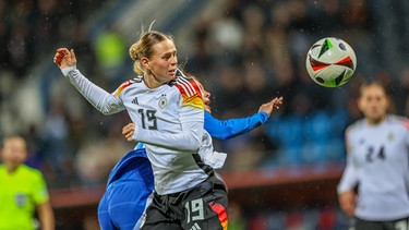 Klara Bühl im DFB-Trikot | Bild: picture alliance / HMB Media | Hendrik Hamelau