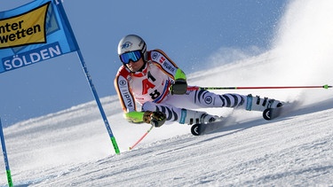 27.10.2024, Österreich, Sölden: Ski alpin, Weltcup, Riesenslalom, Herren, 1. Durchgang in Sölden: Der Deutsche Alexander Schmidt rast beim alpinen Skiweltcup-Riesenslalom der Herren in Sölden, Österreich, am Sonntag, 27. Oktober 2024, den Kurs hinunter.  | Bild: dpa-Bildfunk/Marco Trovati