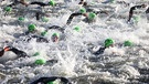Schwimmstart Triathlon Challenge Roth | Bild: picture-alliance/dpa
