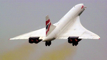 Eine Concorde beim Start im Jahr 2000. Das Überschallflugzeug war doppelt so schnell wie jedes normale Passagierflugzeugt. Am 2. März 1969 startete die Concorde zu ihrem Jungfernflug. Am 25. Juli 2000 dann der tragische Absturz einer Concorde in Paris. | Bild: dpa-Bildfunk/epa PA Ockenden