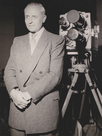 Clemens Münster im Fernsehversuchsstudio, 1953 | Bild: BR/Historisches Archiv, Schürer