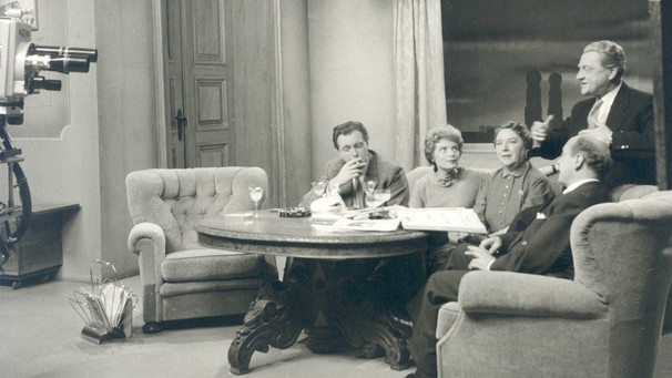 Premierensendung des Bayerischen Fernsehens, "München - Bilder einer Stadt" am 6. November 1954, von links Hans-Reinhard Müller, Sylvia von Alten, Liesl Karlstadt, Hans Gebhart, Michl Lang | Bild: BR, Historisches Archiv, Sessner