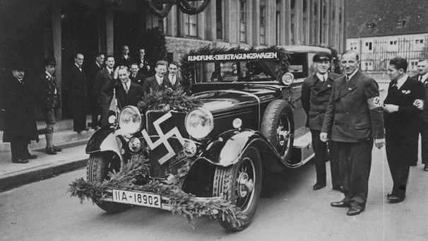 Einweihung eines neuen Rundfunk-Übertragungswagens vor dem Funkhaus, 1933. | Bild: BR / Historisches Archiv