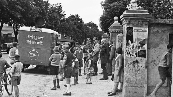 Der Übertragungswagen (Aufschrift "Werde Hörer. Arbeite mit"), ca. 1935. | Bild: BR / Historisches Archiv