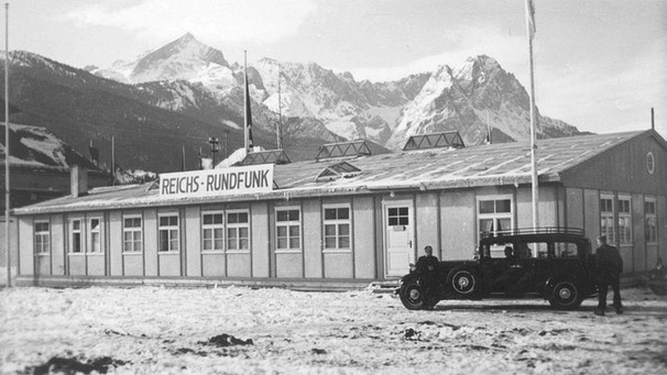 Funkbaracke in Garmisch-Partenkirchen bei den Olympischen Winterspielen 1936. | Bild: BR / Historisches Archiv