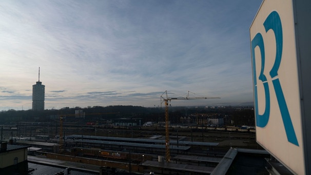 Das BR Studio Schwaben in Augsburg liegt direkt am Hauptbahnhof. | Bild: BR