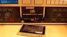 Kompaktkassette vor Abspielgerät liegend | Bild: BR/Andreas Knedlik