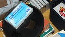 Kompaktkassetten in Kassettenhüllen und Tonbänder | Bild: BR/Andreas Knedlik