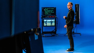 Moderator Christoph Süß während einer Aufzeichnung von quer. | Bild: BR/Stephanie Probst