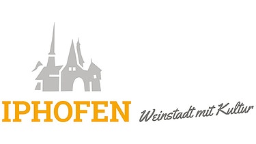 Logo der Stadt Iphofen - Skizziertes Rathaus mit Schriftzug "Weinstadt mit Kultur" | Bild: Rathaus Iphofen