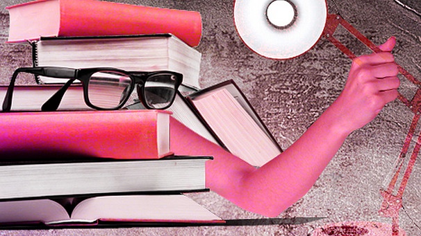 Illustration/Collage: Bücherstapel, Brille, ein Arm kommt hinter den Büchern hervor und hält eine Schreibtischlampe | Bild: colourbox.com; BR/Tanja Begovic