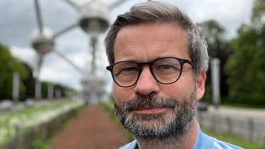 Torsten Teichmann, Redaktionsleiter BR24 Radio/Audio vor dem Atomium in Brüssel | Bild: BR/Torsten Teichmann