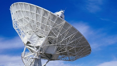 Radioteleskop vor Wolkenhimmel | Bild: Getty Images