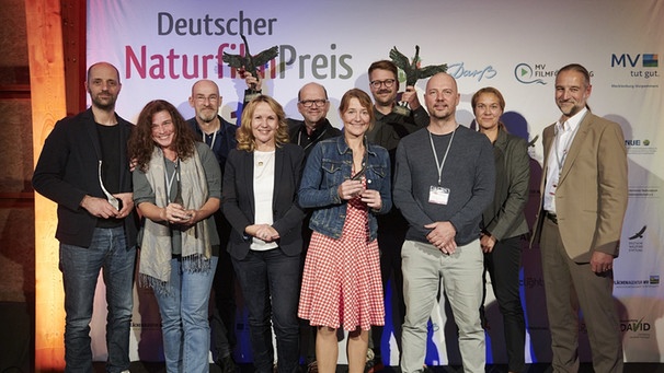 Die diesjährigen Preisträger mit Bundesumweltministerin Steffi Lemke  | Bild: DNS / Ludwig Nikulski