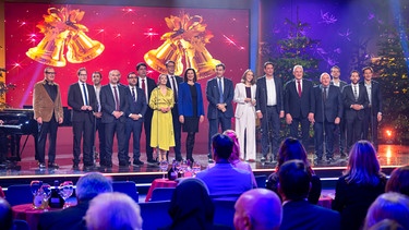 Der Politiker-Chor bei der Sternstunden-Gala 2023 | Bild: BR/Ralf Wilschewski