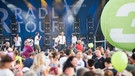 Vierte Etappe der BR-Radltour 2018 von Berching nach Baiersdorf, Abendveranstaltung in Baiersdorf, Wincent Weiss und Bayern 3 | Bild: BR/Markus Konvalin