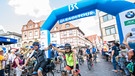 Sechste Etappe der BR-Radltour von Kitzingen nach Marktheidenfeld, Ankunft in Marktheidenfeld | Bild: BR/Markus Konvalin