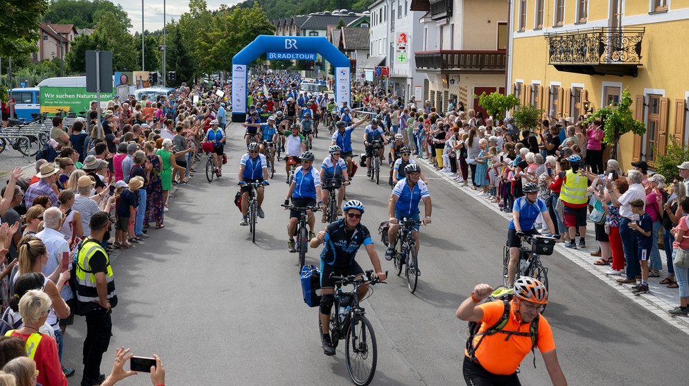 BR-Radltour 2023: Angeführt Vom Ministerpräsidenten Nach Bruckmühl | BR ...