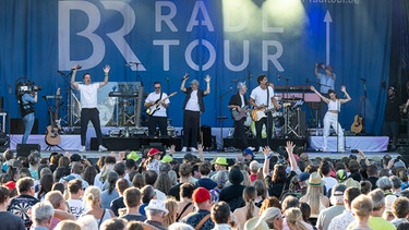 1. Etappe: Der Abend in Geisenfeld mit der BAYERN 3-Band. | Bild: BR/Ralf Wilschewski