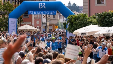 6. Etappe: Ankunft in Neustadt an der Aisch. | Bild: BR/Ralf Wilschewski