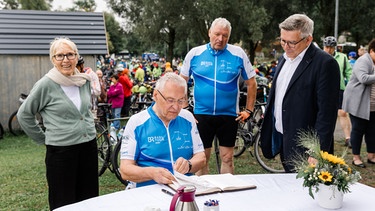 6. Etappe: Wasserpause in Sand am Main. | Bild: BR/Vera Johannsen