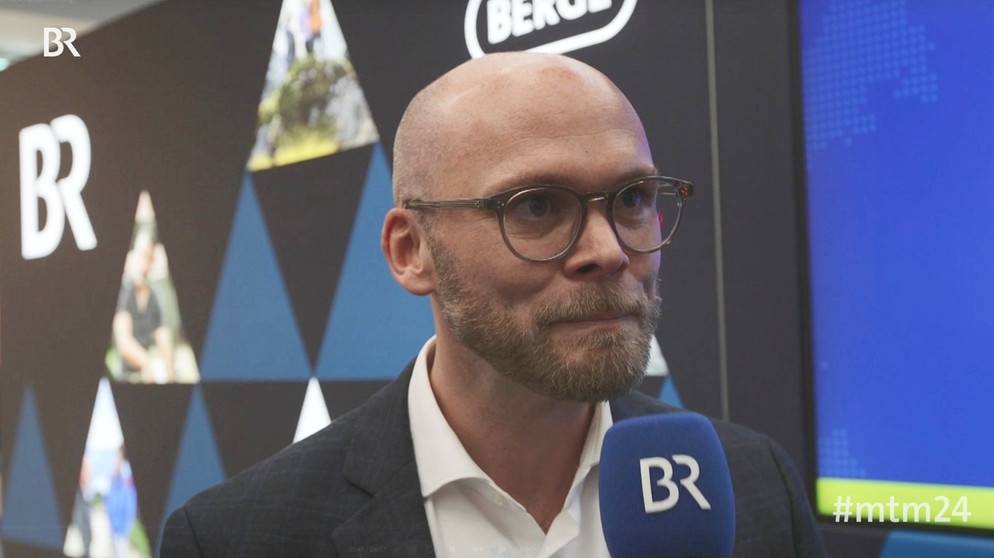 Bayerns Digitalminister Fabian Mehring im Interview am BR-Stand. | Bild: BR